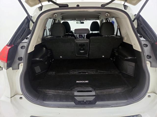 Photo of 2018 White Nissan Rogue