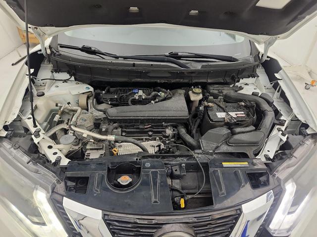 Photo of 2018 White Nissan Rogue