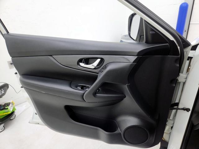 Photo of 2018 White Nissan Rogue