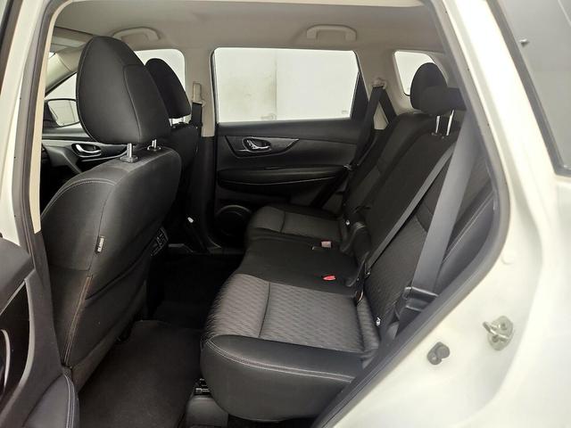 Photo of 2018 White Nissan Rogue