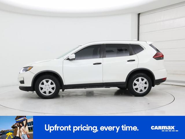 Photo of 2018 White Nissan Rogue