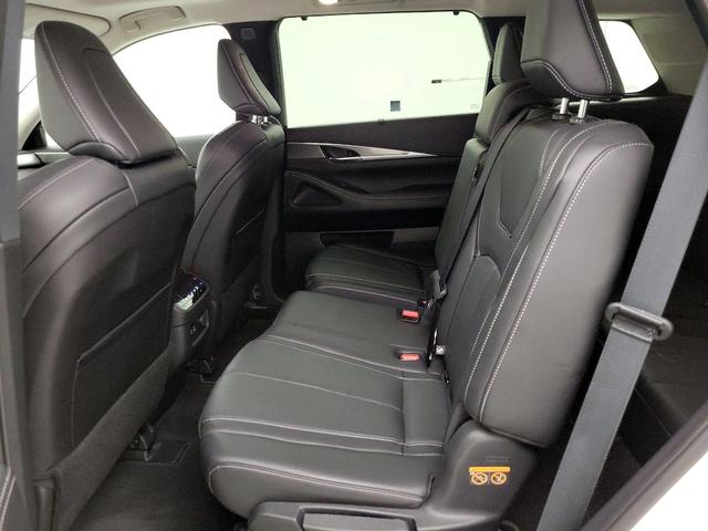 Photo of 2024 White INFINITI QX60