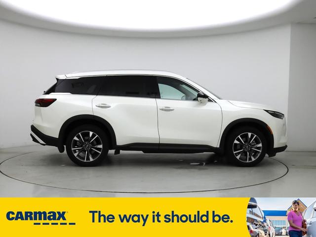 Photo of 2024 White INFINITI QX60