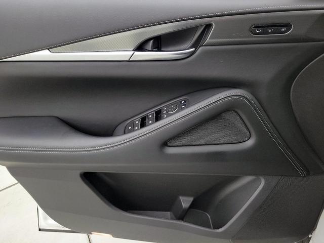 Photo of 2024 White INFINITI QX60