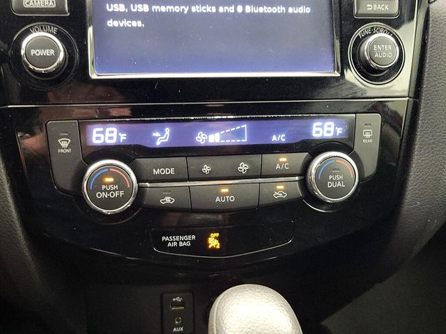 Photo of 2015 Burgundy Nissan Rogue