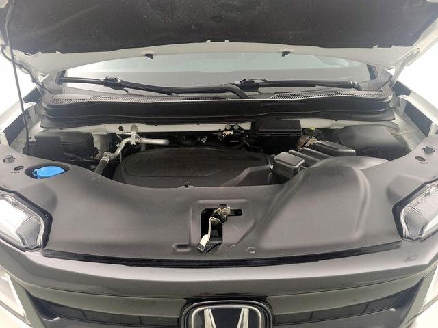 Photo of 2021 White Honda Pilot