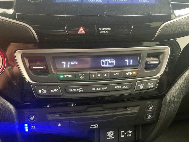 Photo of 2021 White Honda Pilot