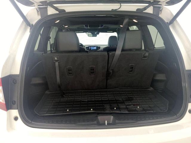 Photo of 2021 White Honda Pilot