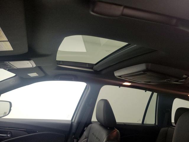 Photo of 2021 White Honda Pilot