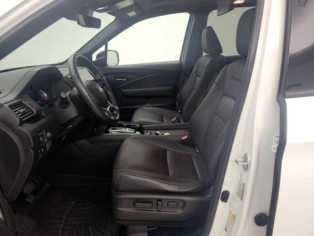 Photo of 2021 White Honda Pilot