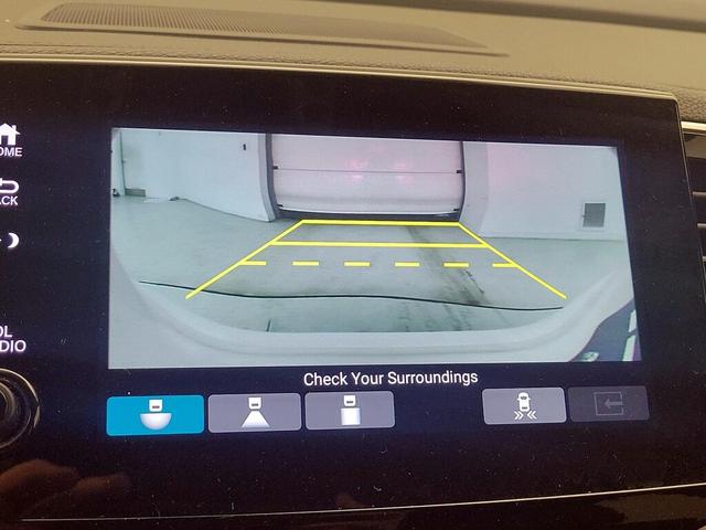 Photo of 2021 White Honda Pilot