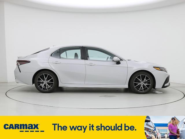 Photo of 2023 White Toyota Camry