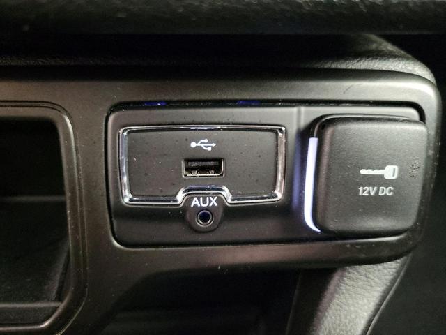 Photo of 2021 Green Jeep Renegade