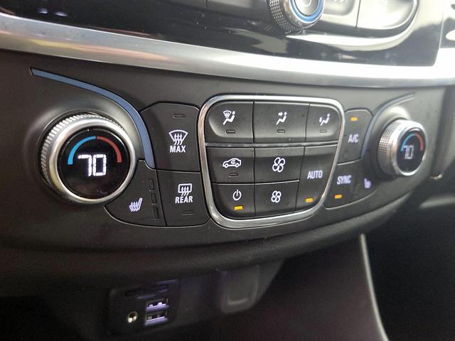 Photo of 2022 Red Chevrolet Traverse