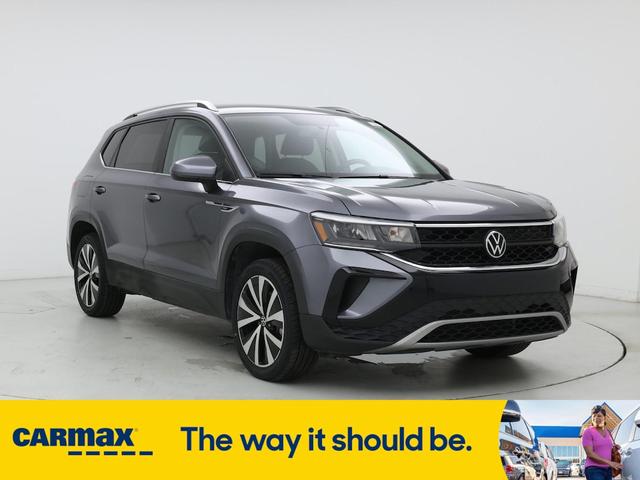 Photo of 2022 Gray Volkswagen Taos