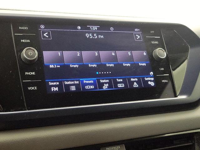 Photo of 2022 Gray Volkswagen Taos