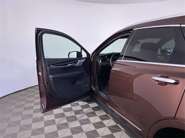 Photo of 2022 Rosewood Metallic Cadillac XT5