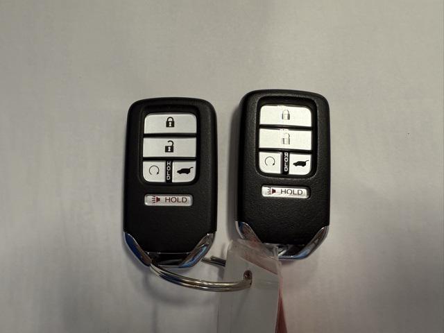 Photo of 2021 Platinum White Pearl Honda CR-V
