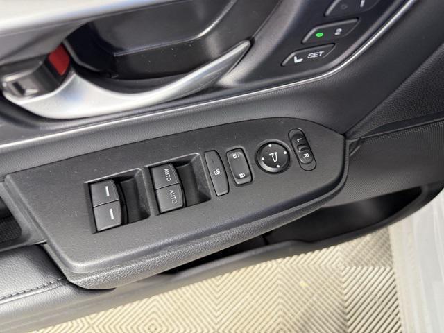 Photo of 2021 Platinum White Pearl Honda CR-V