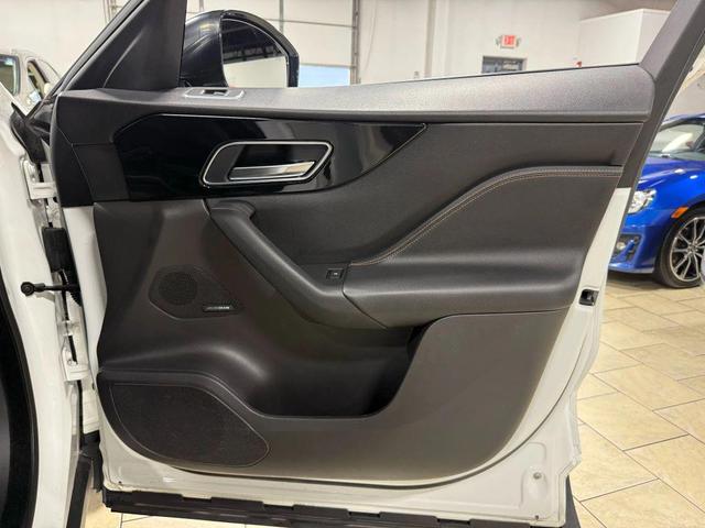 Photo of 2017 Polaris White Jaguar F-PACE
