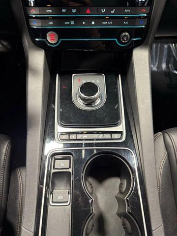 Photo of 2017 Polaris White Jaguar F-PACE