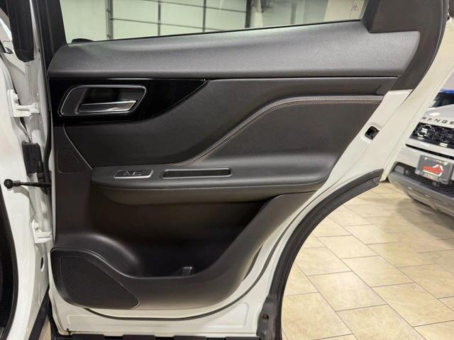 Photo of 2017 Polaris White Jaguar F-PACE