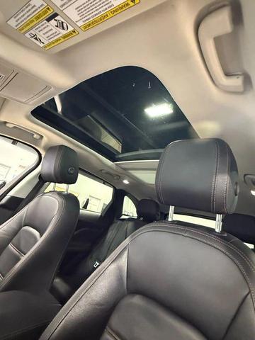 Photo of 2017 Polaris White Jaguar F-PACE
