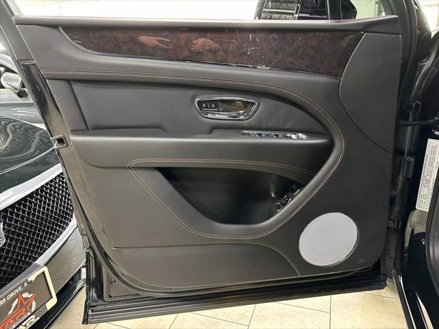 Photo of 2021 Black Bentley Bentayga