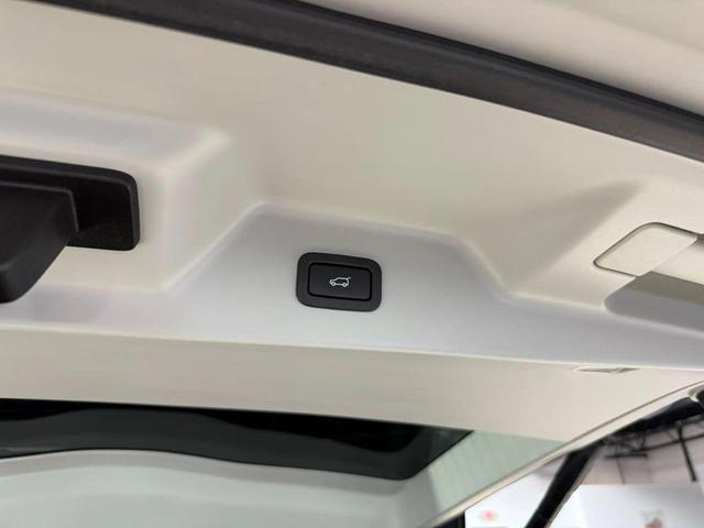 Photo of 2017 White Land Rover Range Rover