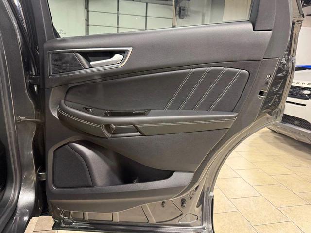 Photo of 2019 Magnetic Metallic Ford Edge