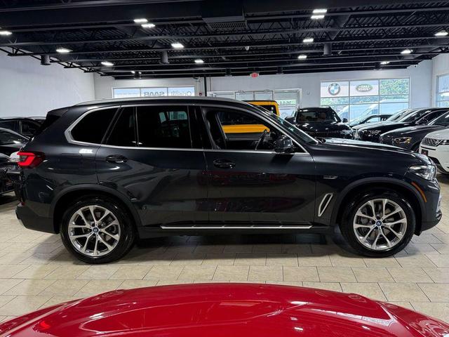 Photo of 2022 Gray BMW X5 PHEV