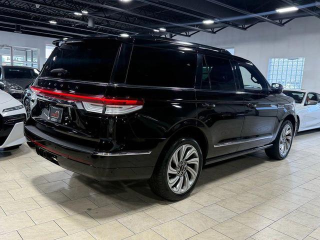 Photo of 2022 Infinite Black Metallic Clearcoat Lincoln Navigator