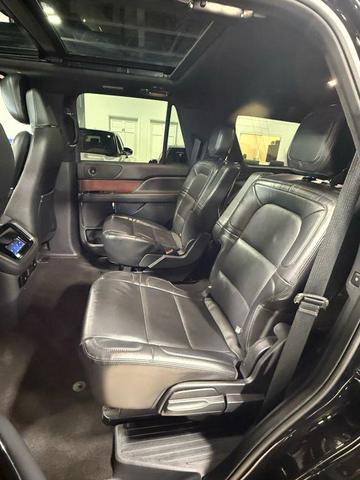 Photo of 2022 Infinite Black Metallic Clearcoat Lincoln Navigator