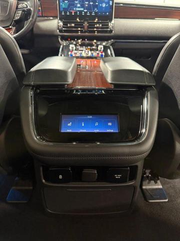 Photo of 2022 Infinite Black Metallic Clearcoat Lincoln Navigator