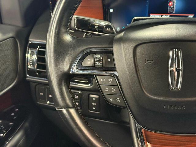 Photo of 2022 Infinite Black Metallic Clearcoat Lincoln Navigator