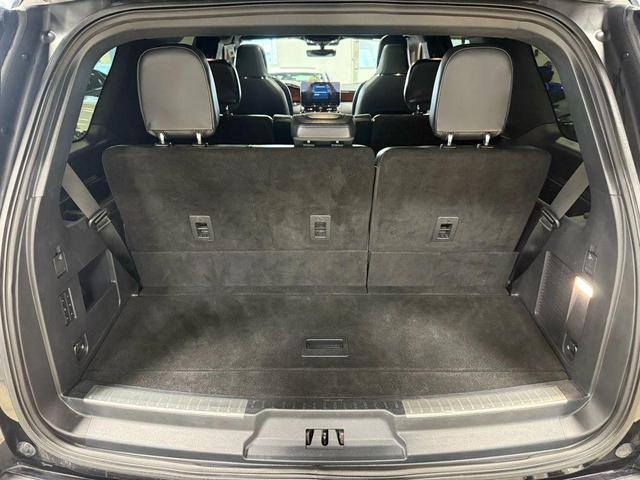Photo of 2022 Infinite Black Metallic Clearcoat Lincoln Navigator