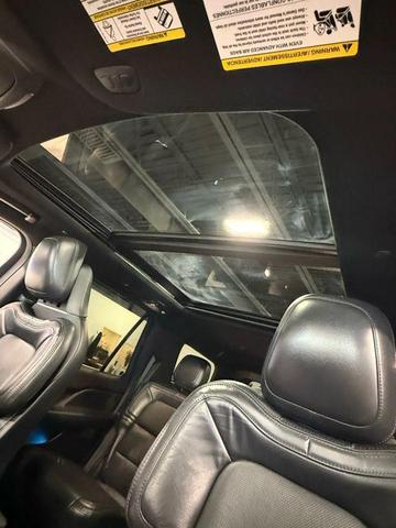 Photo of 2022 Infinite Black Metallic Clearcoat Lincoln Navigator