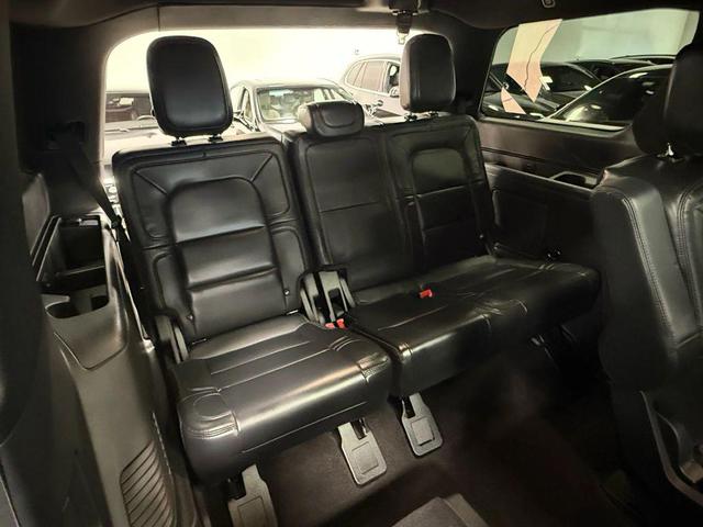 Photo of 2022 Infinite Black Metallic Clearcoat Lincoln Navigator