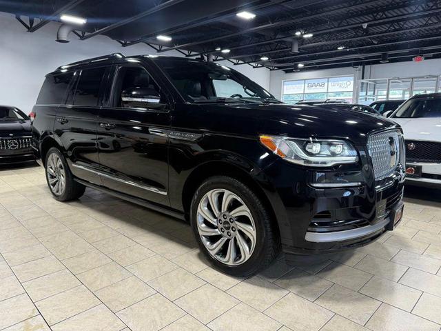 Photo of 2022 Infinite Black Metallic Clearcoat Lincoln Navigator