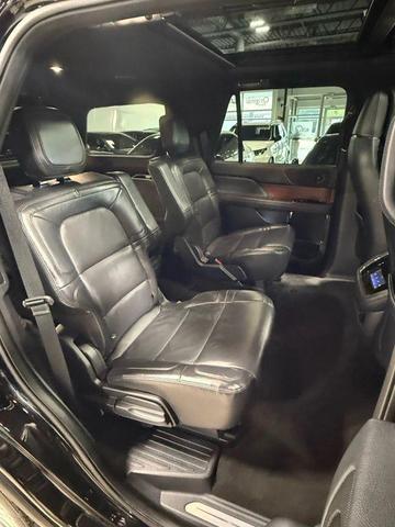 Photo of 2022 Infinite Black Metallic Clearcoat Lincoln Navigator