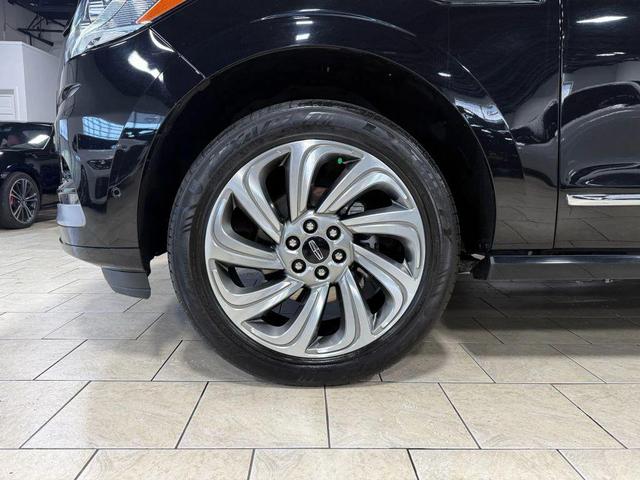 Photo of 2022 Infinite Black Metallic Clearcoat Lincoln Navigator