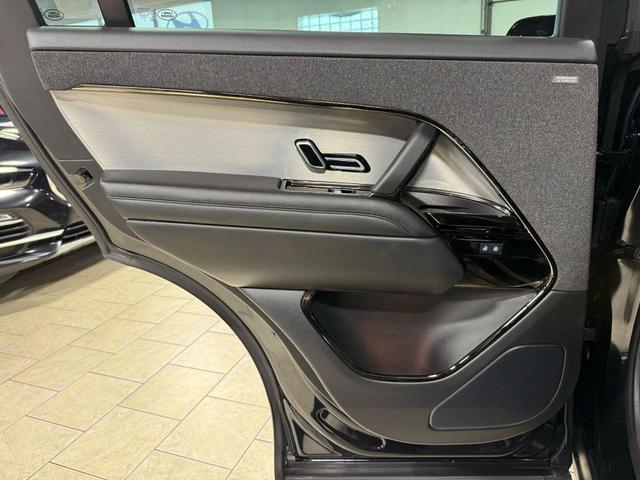 Photo of 2024 Santorini Black Metallic Land Rover Range Rover Sport