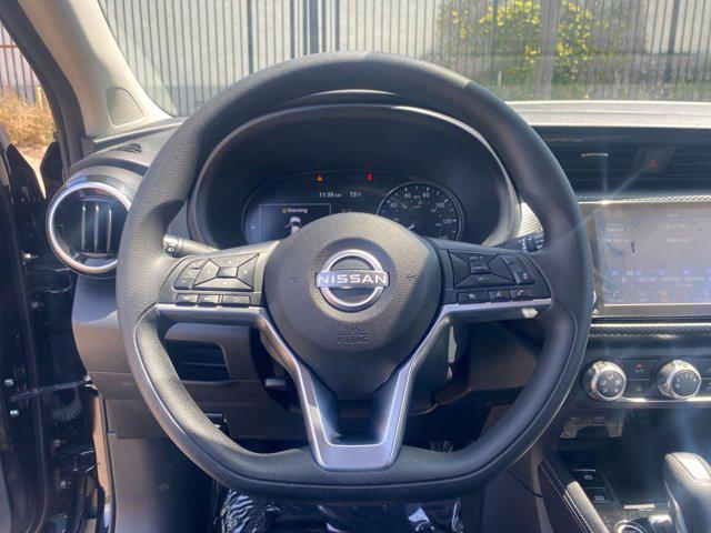 Photo of 2024 Super Black Nissan Kicks