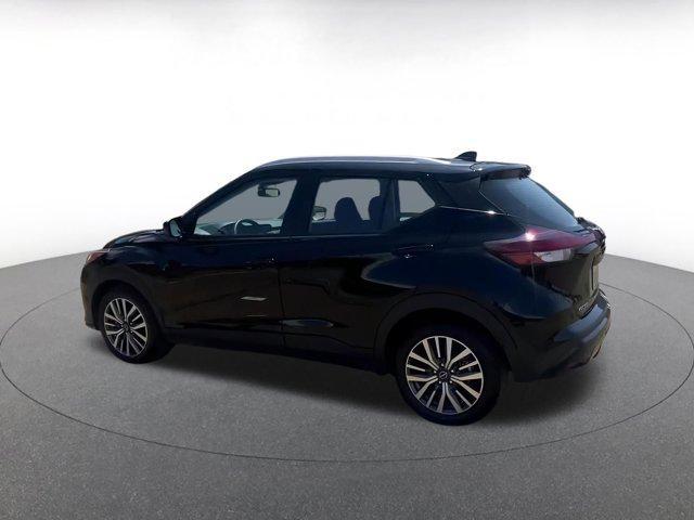 Photo of 2024 Super Black Nissan Kicks
