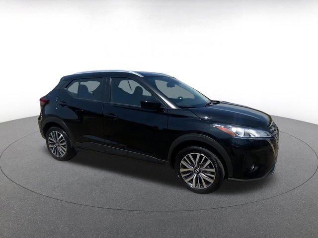 Photo of 2024 Super Black Nissan Kicks