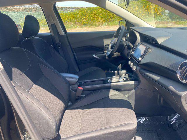 Photo of 2024 Super Black Nissan Kicks