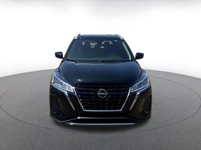 Photo of 2024 Super Black Nissan Kicks