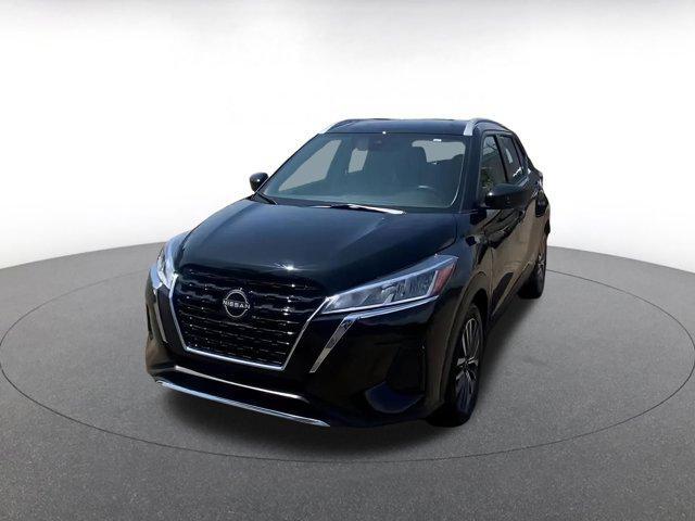 Photo of 2024 Super Black Nissan Kicks
