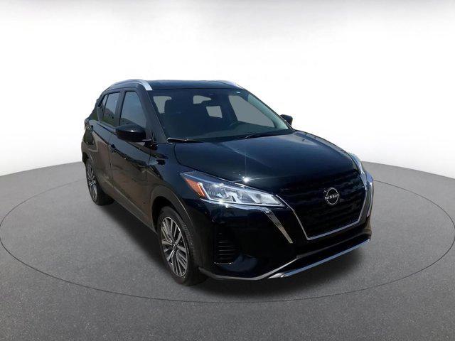Photo of 2024 Super Black Nissan Kicks