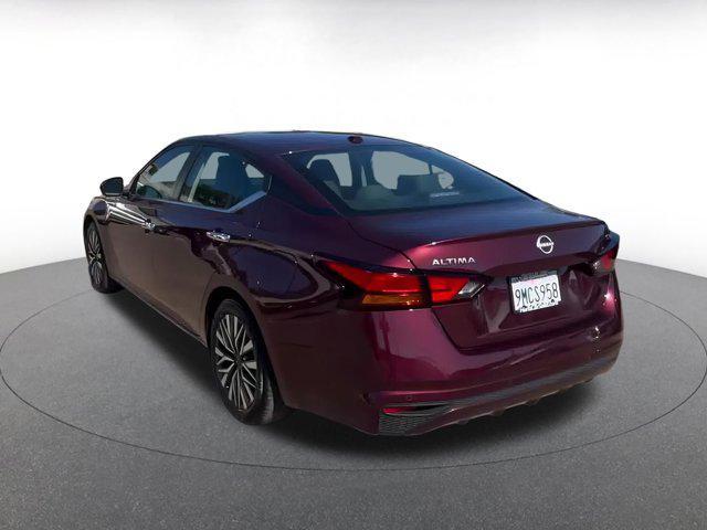 Photo of 2024 Garnet Pearl Metallic Nissan Altima